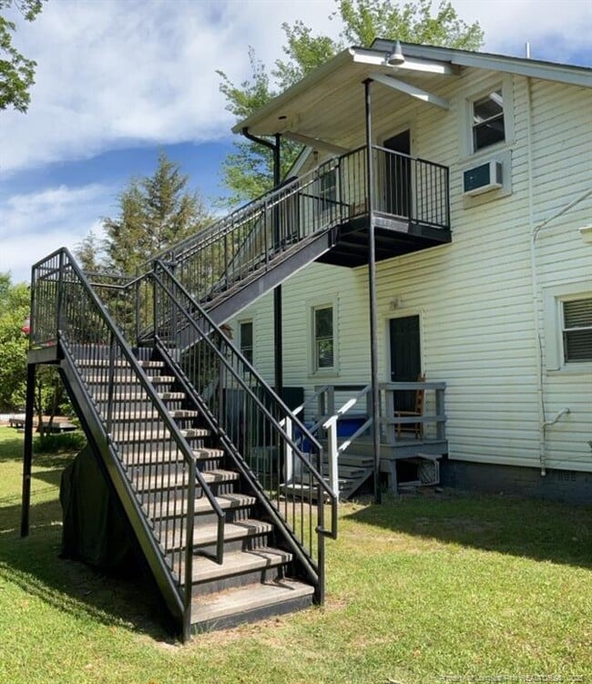 Building Photo - 1525 Fort Bragg Rd