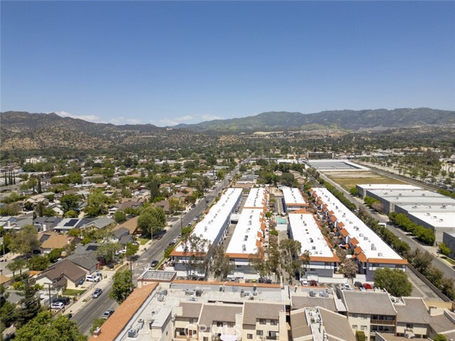 Building Photo - 10030 Owensmouth Ave