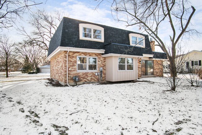 Building Photo - Renovated 4-Bedroom Home in Olympia Fields
