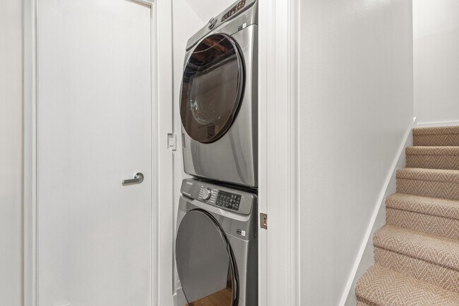 Building Photo - 262 Eastwood Rd