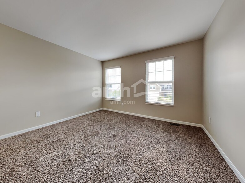 Building Photo - 5454 Windsor Ct