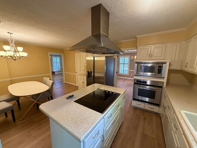 Building Photo - 8149 Kimbrook Dr