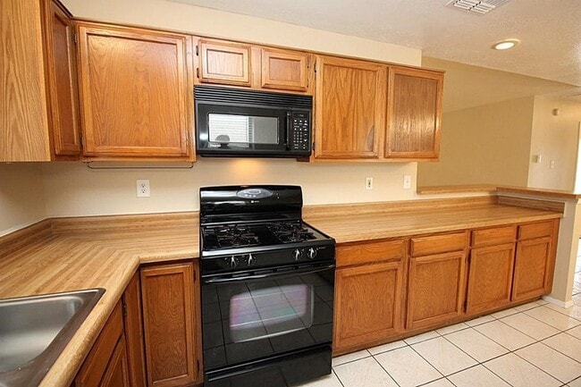 Building Photo - 3873 Pecan Cir