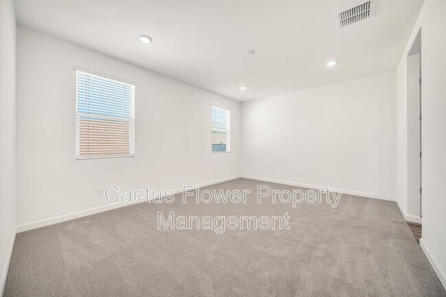 Building Photo - 6946 W Buckhorn Trail