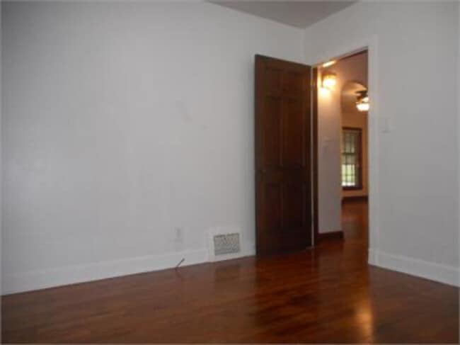 Building Photo - 208 28th St Dr SE