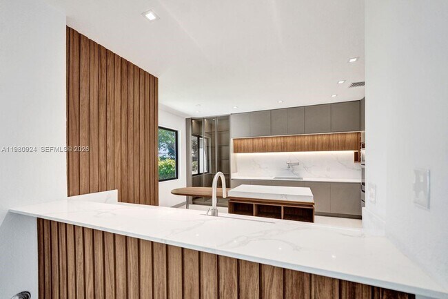 Building Photo - 4100 E Gardenia Ave