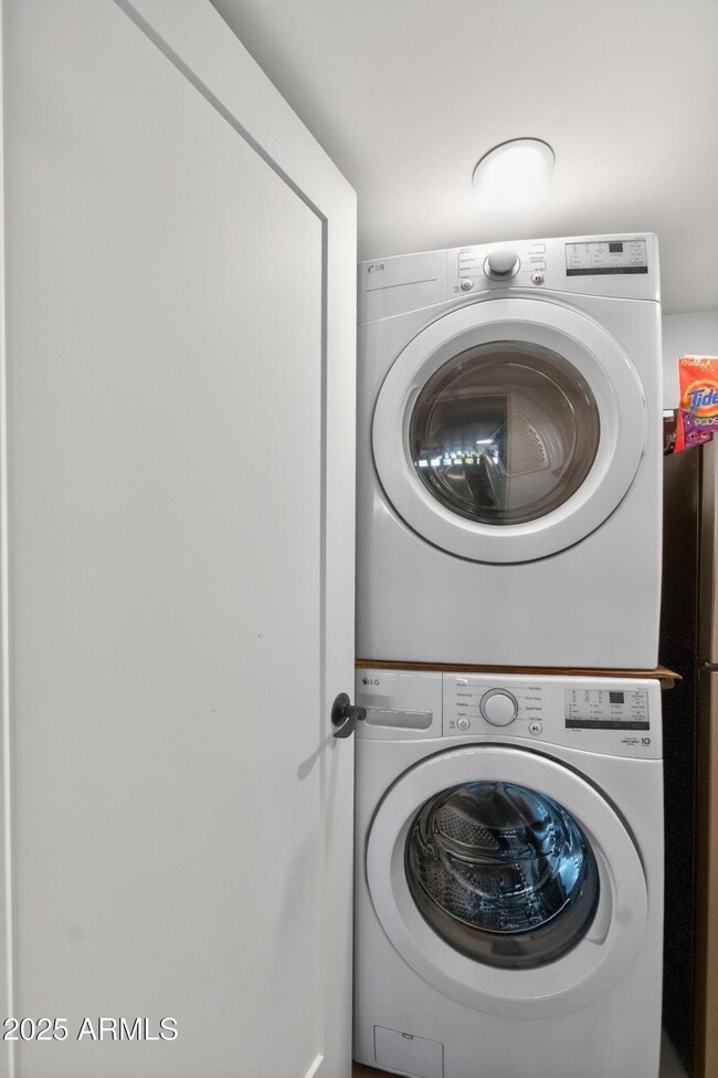 Building Photo - 6259 E Avalon Dr