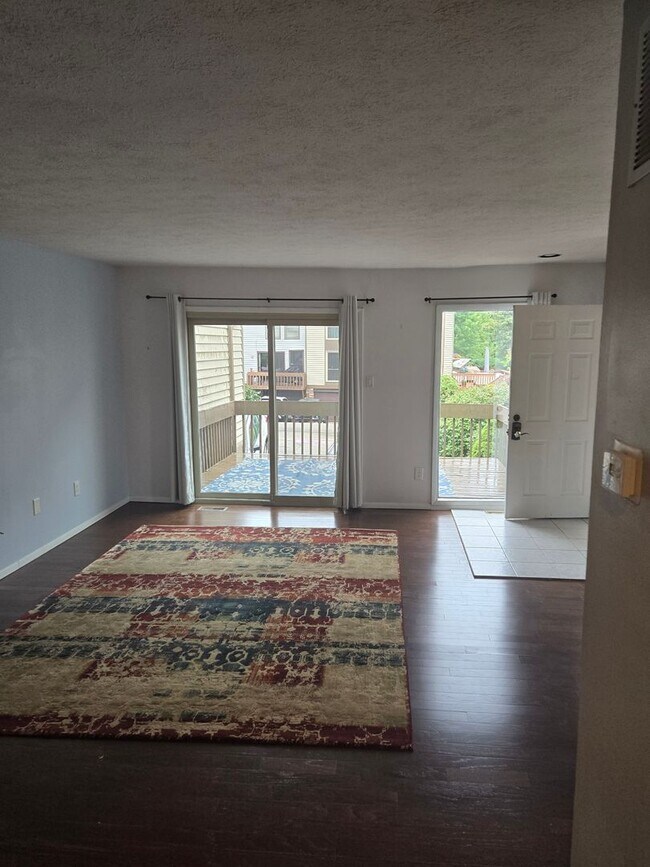 Building Photo - Monroeville Townhome for rent