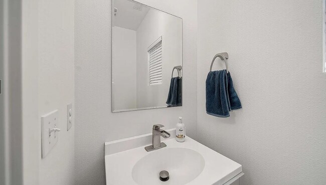 Building Photo - Lakeland Hills Home in Dieringer School Di...