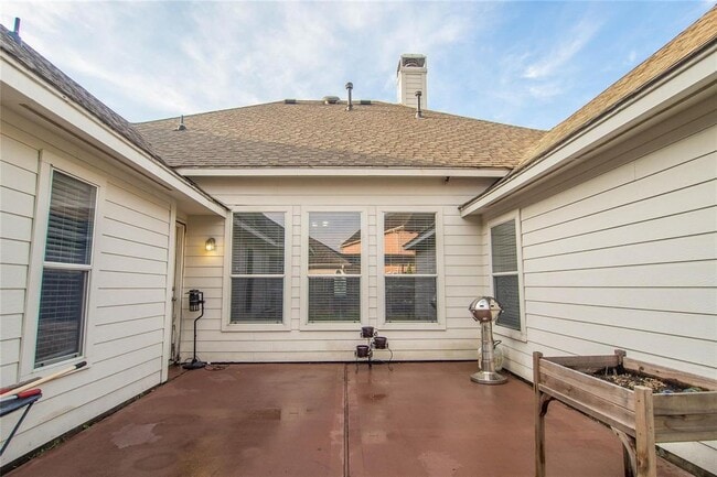 Building Photo - 8847 Distant Woods Dr