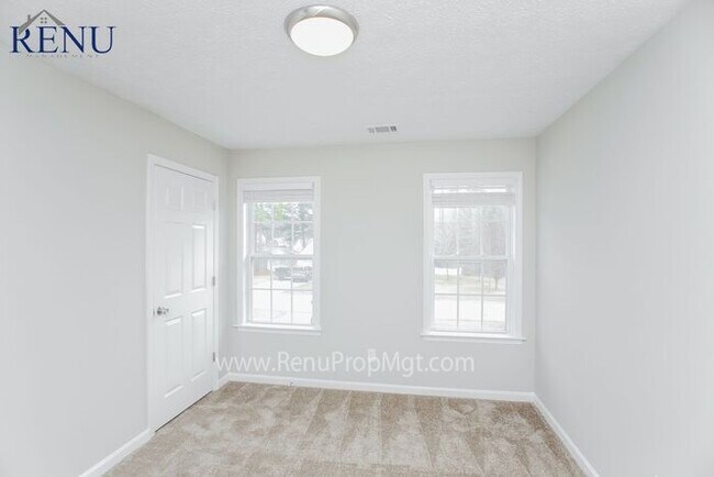 Building Photo - Now available 3 bedrooms 2.5 baths