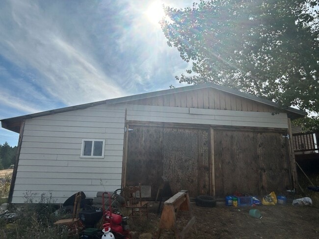 Building Photo - 3 Bed, 2 Bath Home on 5 Acres – Florence, ...