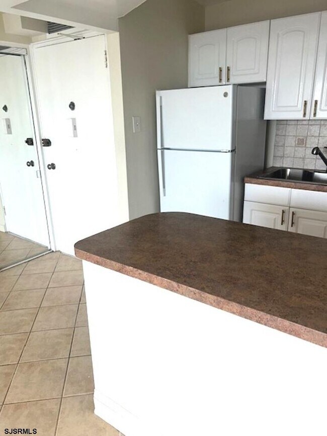 Building Photo - 101 S Raleigh Ave