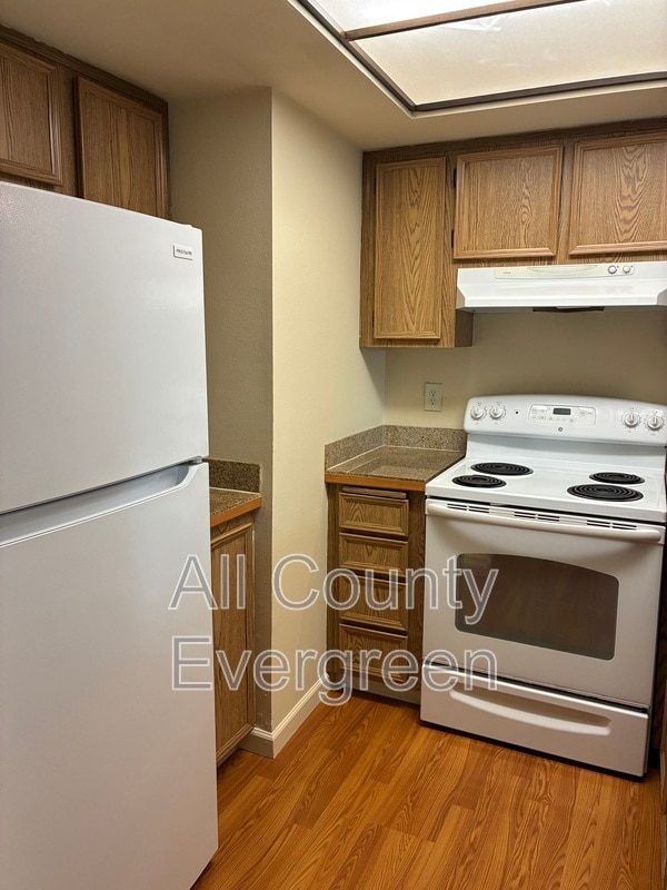 Building Photo - 987 26th Pl NE