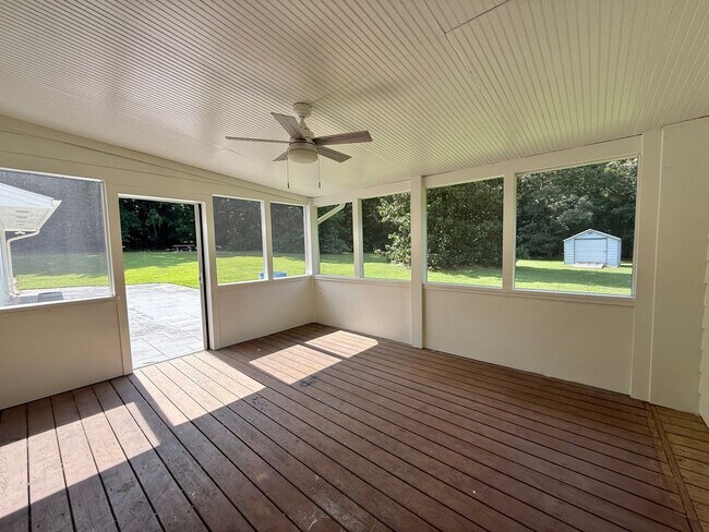 Building Photo - Newly Remodeled Ranch-Style 4BD, 3.5BA Ral...