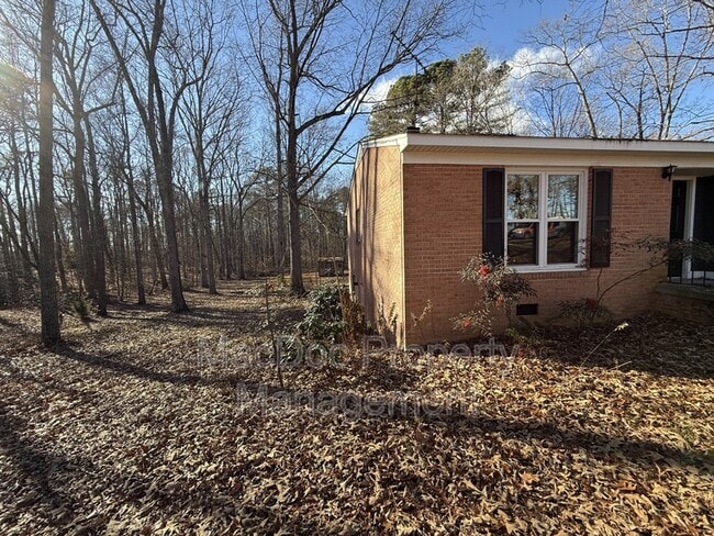 Building Photo - 727 Chalklevel Rd