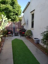 Building Photo - 1017 Havenhurst Dr