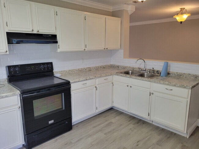 Building Photo - 810 Springvale Dr