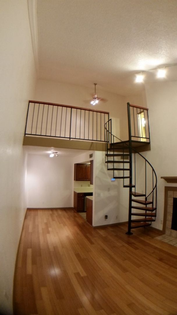 Building Photo - Cute 2 Bedroom condo (gated community) OKC