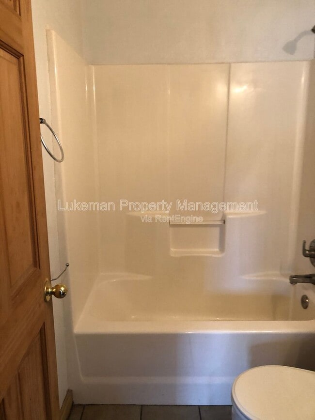 Building Photo - 1126-1128 Greenwood Ave