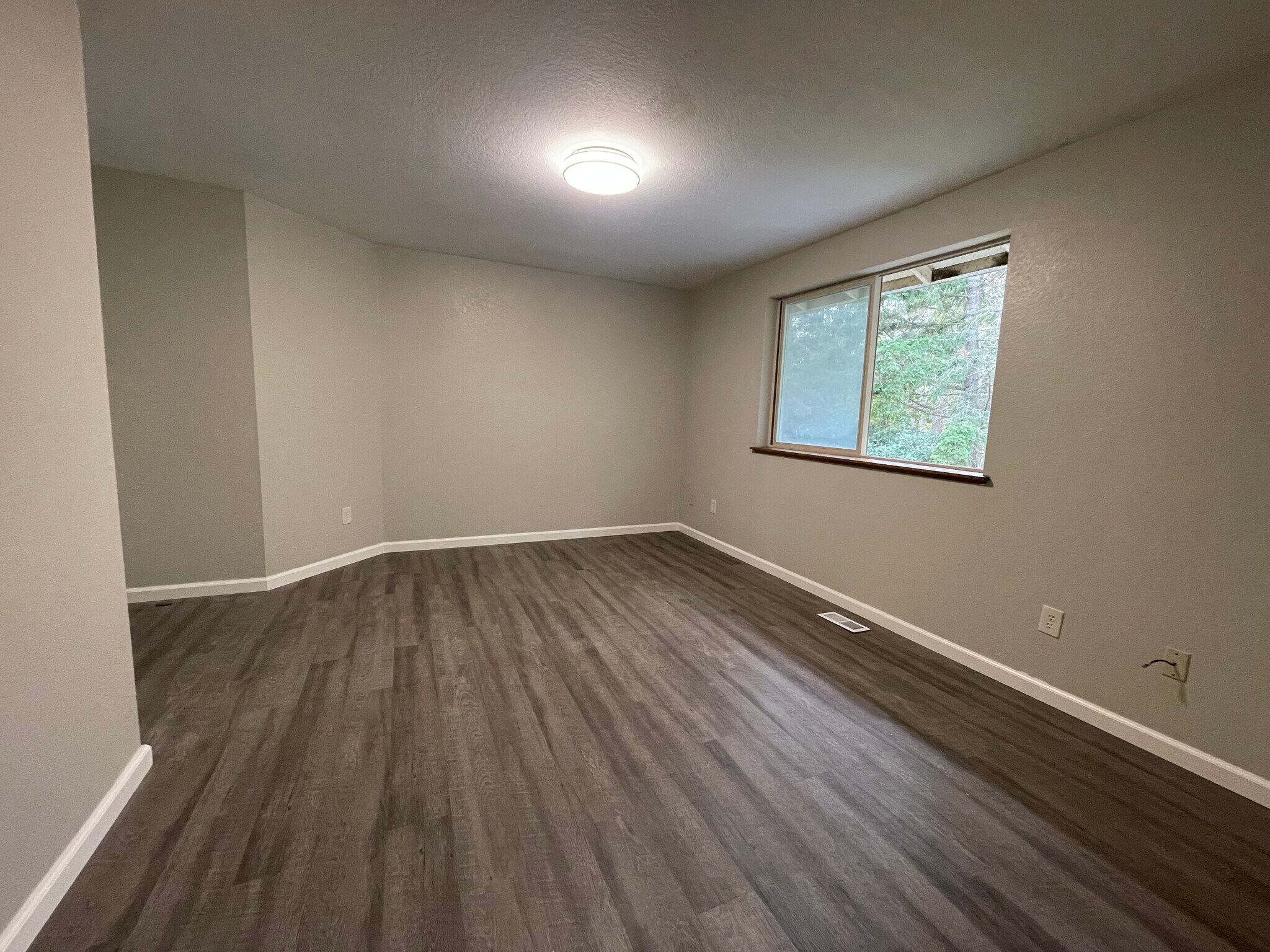 Building Photo - 14210 Beverly Park Rd