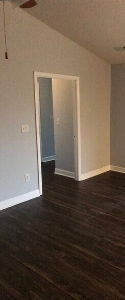 Building Photo - 1950 Hawkcrest Ct