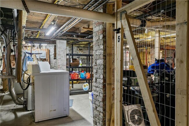 Building Photo - 34-36 Farewell St