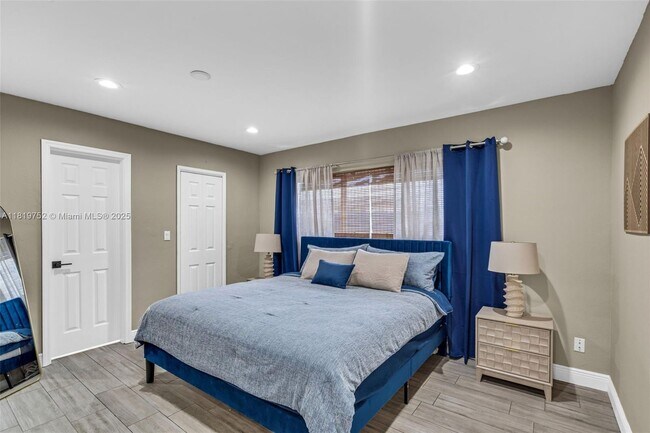 Building Photo - 1540 SE 23rd Ave