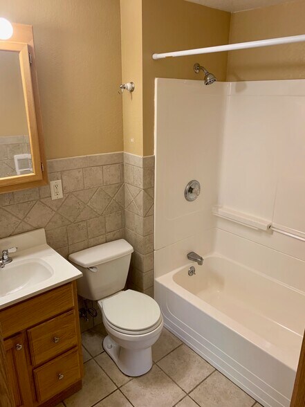 Building Photo - 221 8th St S