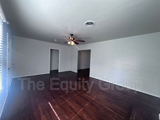 Building Photo - 1610 W College Ave