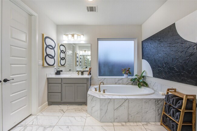 Building Photo - 1815 Longcroft Ln