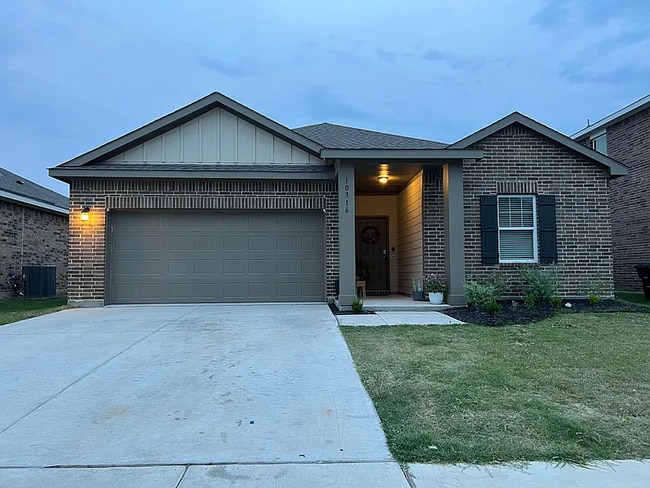 Building Photo - 10316 Castle Lyons Ln