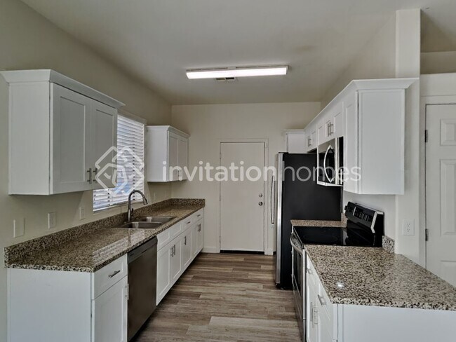 Building Photo - 4121 W Irwin Ave