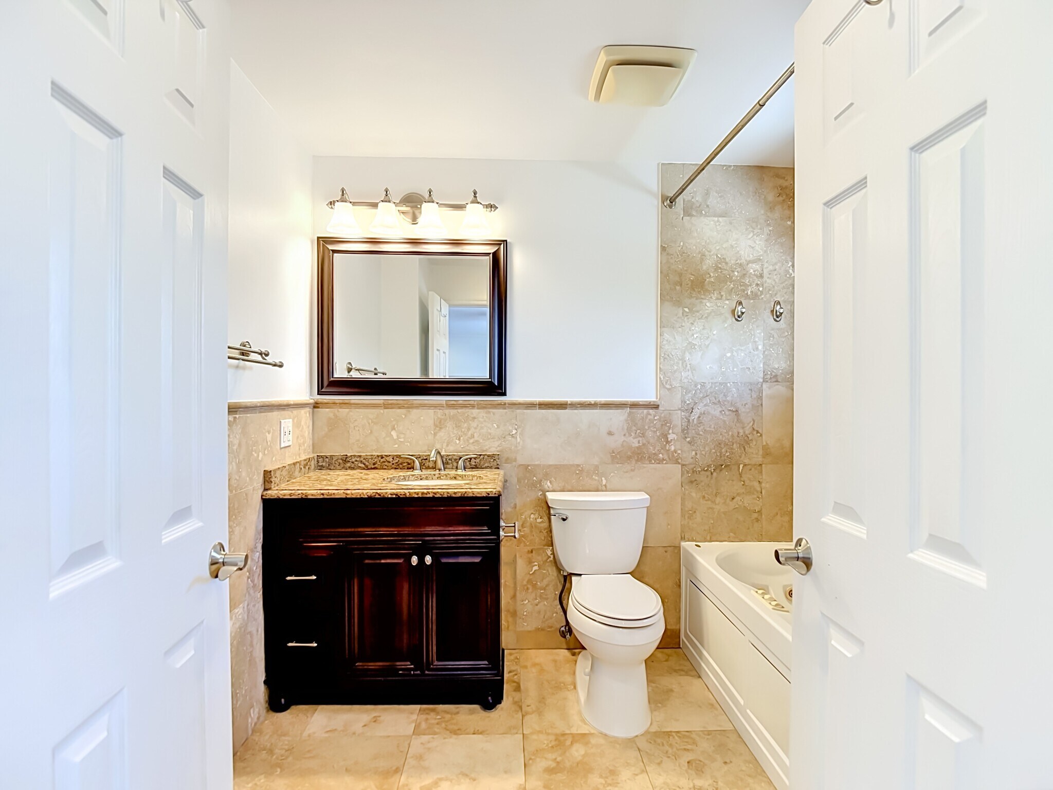 Building Photo - 8733 Bay Pointe Dr