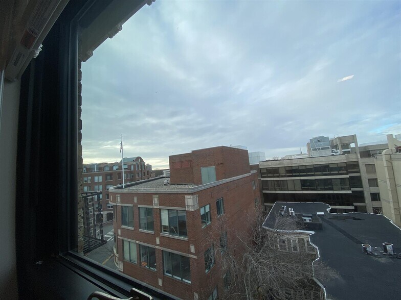 Building Photo - 115 Mt Auburn St