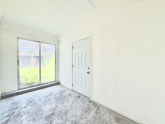 Building Photo - 2125 Mark Ave