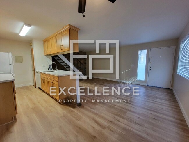 Building Photo - 2/1 Townhouse - Updated Kitchen, Community Pool, Storage, One Side of 2 Car Garage (For Storage)