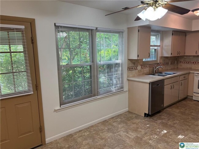 Building Photo - 167 Sunshine Dr