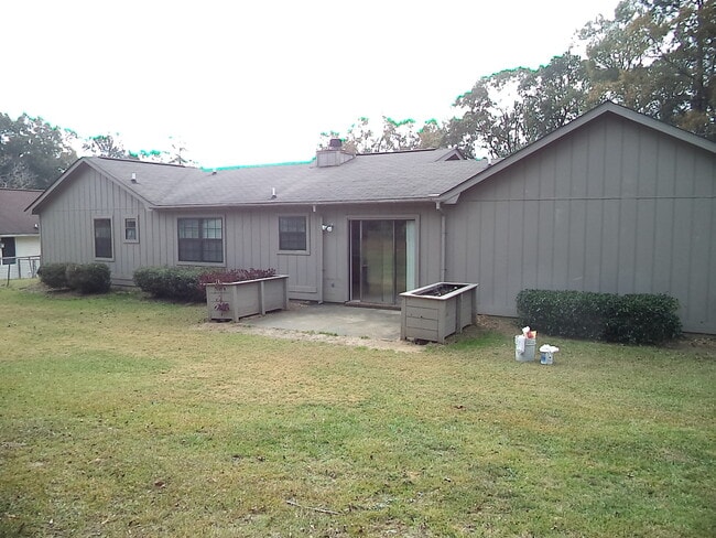 Building Photo - Hidden Lake Acres