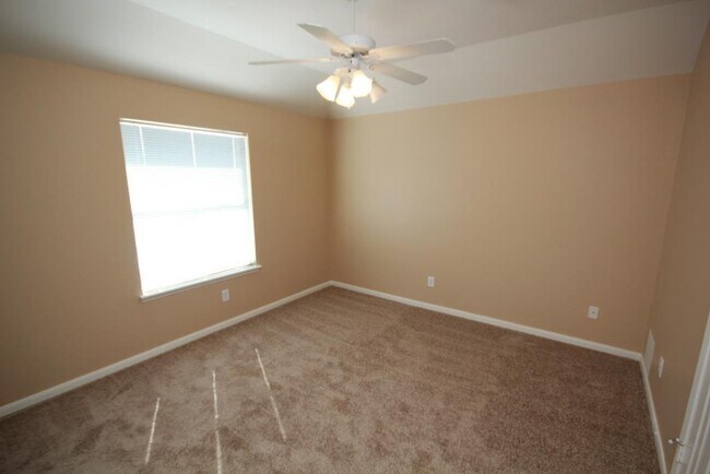 Building Photo - 6418 Mountain Pines Ln