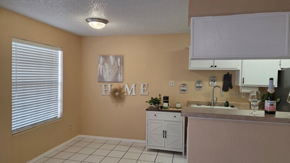 Building Photo - 2750 Holly Hall St