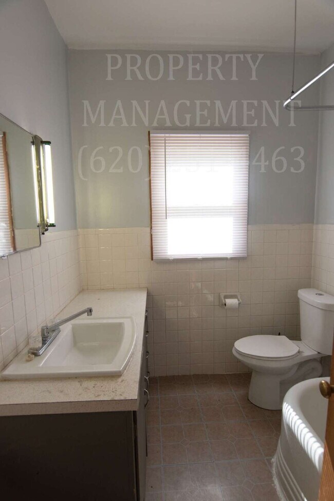 Building Photo - 3 Bedroom