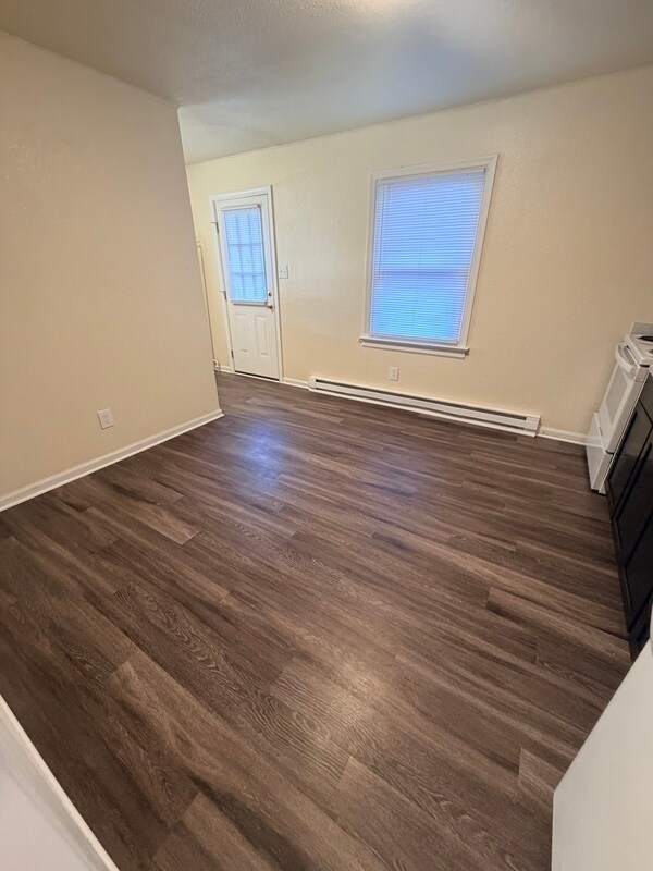Building Photo - 611 Hazelhurst Ave