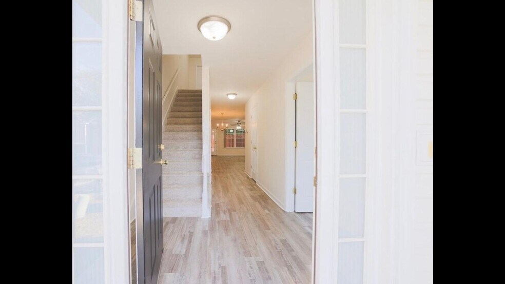 Building Photo - 2018 Reserve Ln