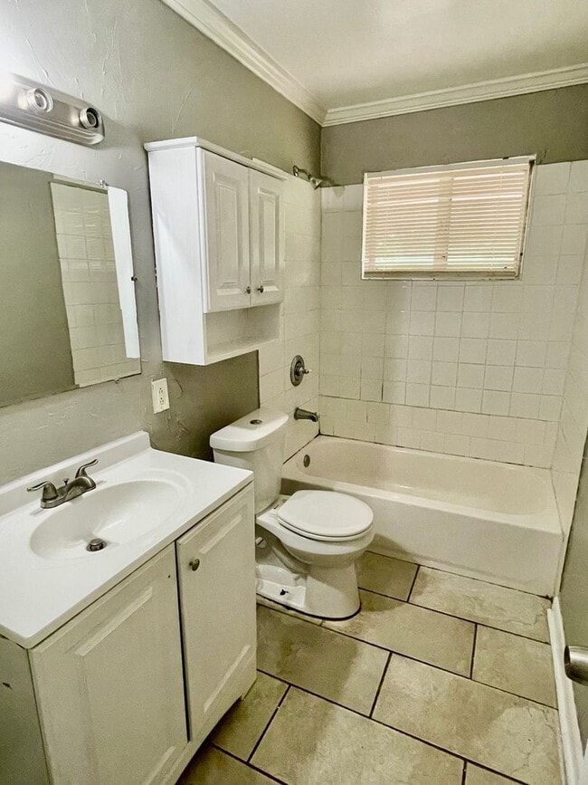 Building Photo - Newly updated!