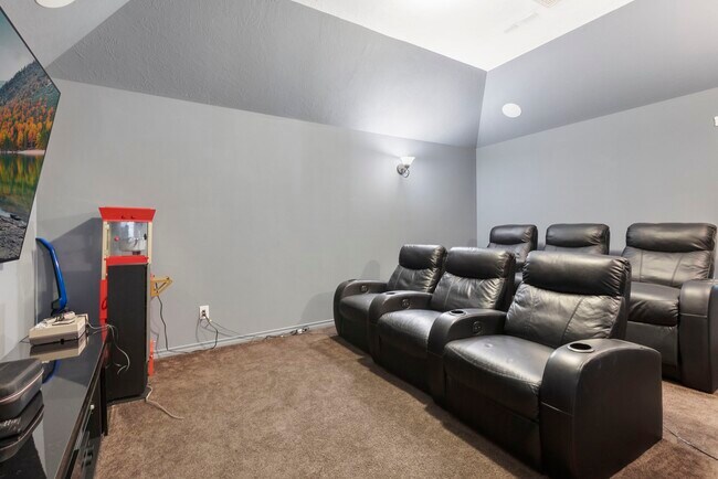Building Photo - 6223 Pinewood Heights Dr