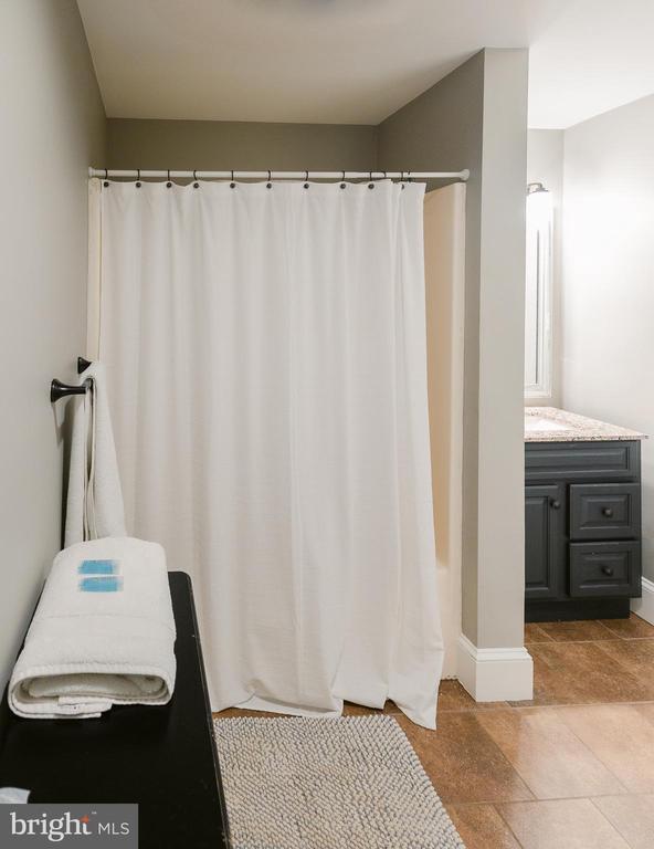 Building Photo - 15841 York Rd