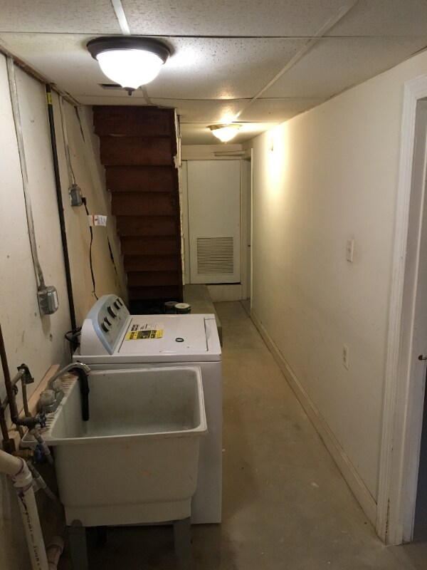 Building Photo - 4619 Kraydor St