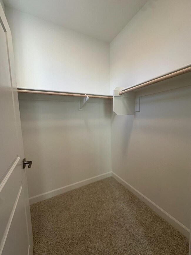 Building Photo - 2055 Woolem Pl