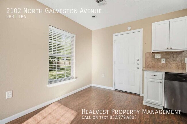Building Photo - 2102 N Galveston Ave